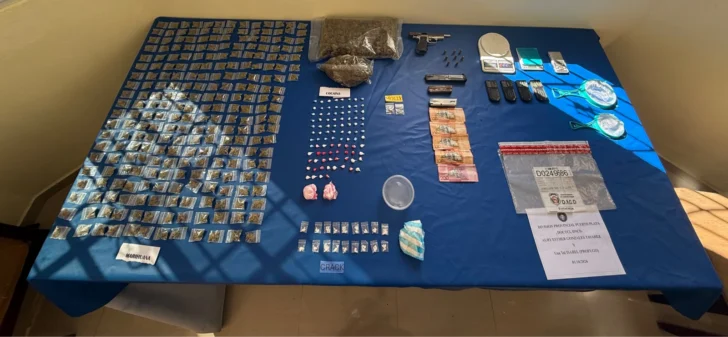 DNCD detiene a tres personas e incauta drogas y un arma durante operativos en Puerto Plata