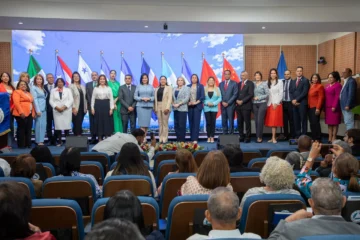 Estudian más, trabajan más y ganan menos: la desigualdad que persiste entre mujeres y hombres