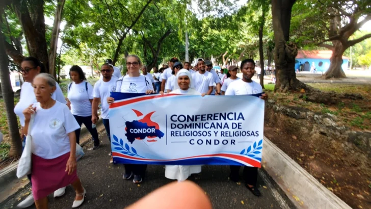 Monseñor Morel Diplán encabeza caminata por la salud mental que impactó a más de 288 mil personas