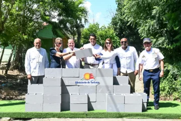 Maimón recibirá inversión de RD$ 168 millones para reconstruir 14 calles Maimón recibirá inversión de RD$ 168 millones para reconstruir 14 calles