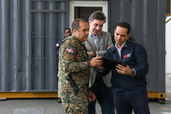 Sistema 911 e INL revisan proyectos de inteligencia avanzada y robótica contra el crimen organizado