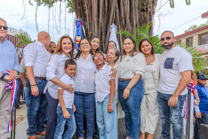 Carolina Mejía completa 231 parques y plazas entregados en la capital