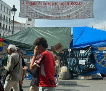 La acampada de Madrid llega a 20 noches sin fecha final y pone la mirada en los barrios La acampada de Madrid llega a 20 noches sin fecha final y pone la mirada en los barrios