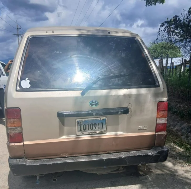 Policía ocupa 1,400 cigarrillos y 186 unidades de ron en San Juan