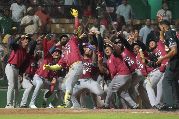Licey queda solo en la cima tras jornada de victorias para Tigres y Gigantes Licey queda solo en la cima tras jornada de victorias para Tigres y Gigantes