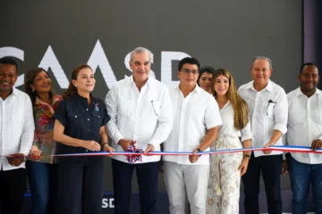 Abinader y Fellito Suberví entregan primera fase del saneamiento de la cañada Los Girasoles