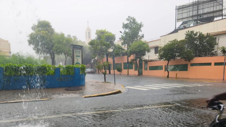 COE aumenta a 12 las provincias en alerta amarilla y mantiene 6 en verde por vaguada: alerta de inundación en la Autopista Las Américas