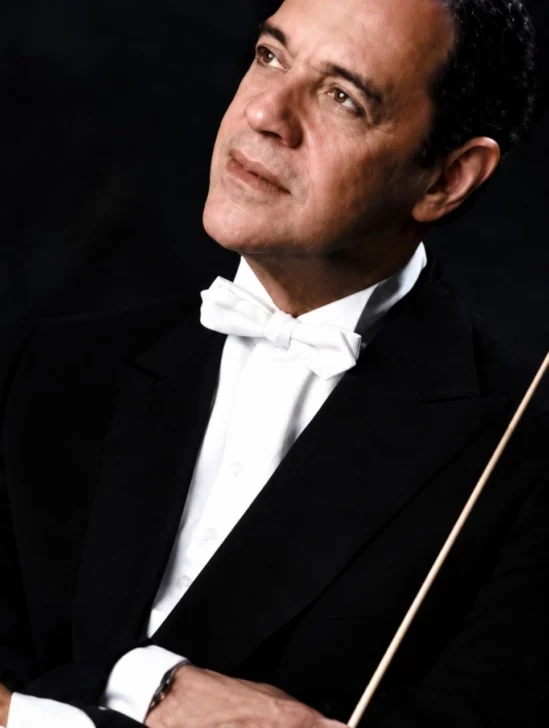 Julio De Windt, destacado violinista y director de orquesta dominicano, dedicó 47 años de su vida a la Orquesta Sinfónica Nacional. Fue violinista durante sus primeros 20 años, subdirector, director asociado junto a Carlos Piantini y Rafael Villanueva, director titular entre 1995 y 2000 y, posteriormente, director emérito de esta prestigiosa institución musical.