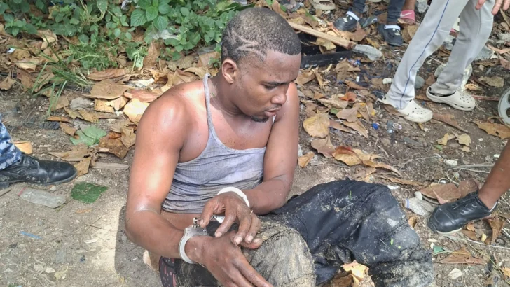 Policía frustra intento de asalto en Villa Mella; dos hombres resultan heridos Policía frustra intento de asalto en Villa Mella; dos hombres resultan heridos