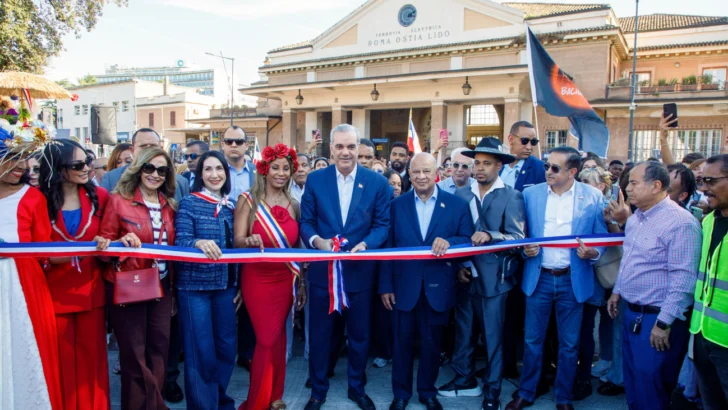 Abinader mantiene invitación a León XIV al inaugurar Parada Dominicana en Roma