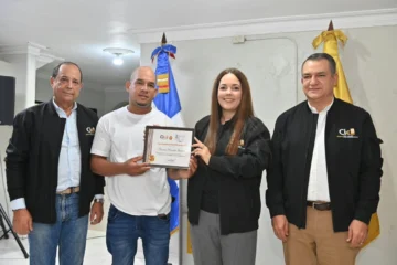 JCE entrega la cédula número cuatro millones y llama a renovar antes de abril de 2027