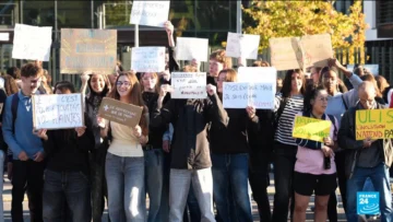 Francia: el Gobierno se reúne con los líderes de las protestas tras prometer respuestas concretas