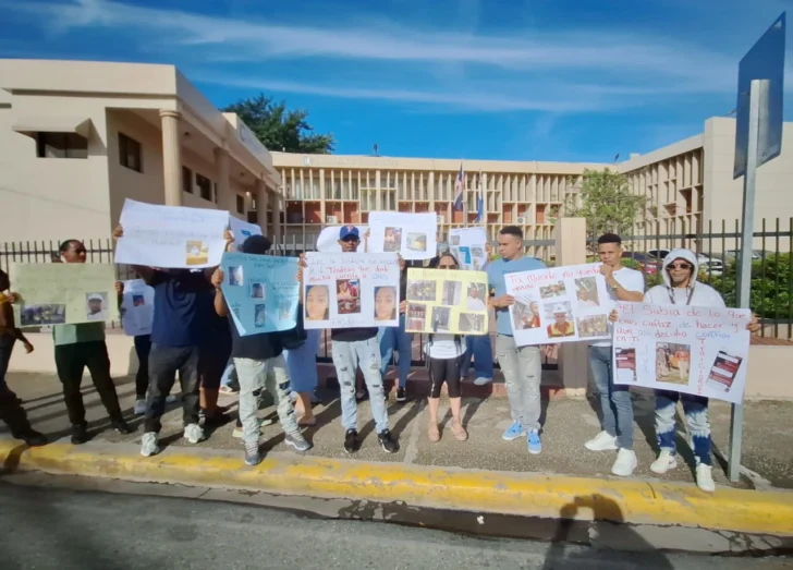 Familiares de joven muerto en Juan Dolio rechazan versión de defensa propia y piden 40 años para Ariana de los Santos