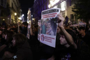 Indignación por la muerte de Maricarmen en la madrugada más triste de acampada en Sol