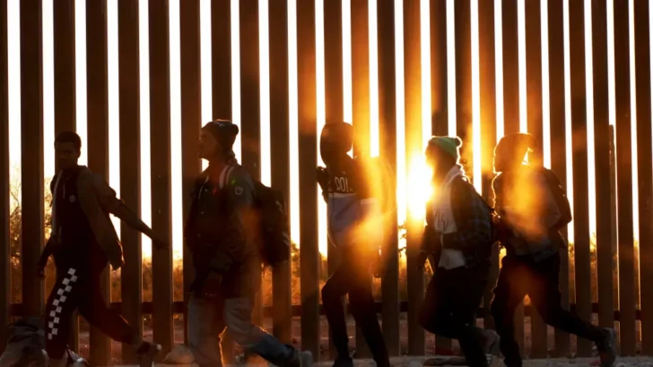 Trump ha deportado a casi un millón de personas en su segundo mandato, según un informe Trump ha deportado a casi un millón de personas en su segundo mandato, según un informe
