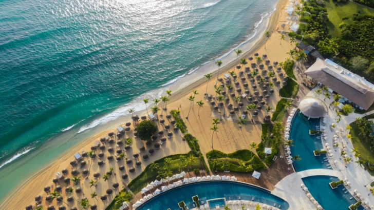 Secrets Tides Punta Cana gana el premio Hotel del Año 2026