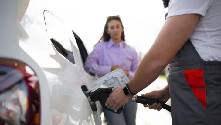 Lectores de Acento se inclinan por mantener el subsidio generalizado a los combustibles