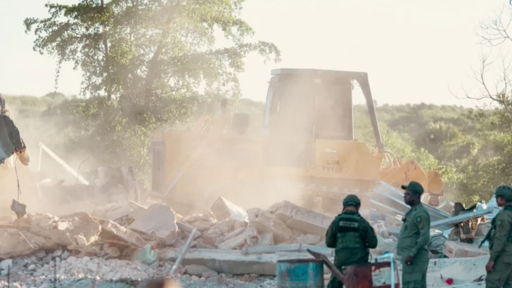 Medio Ambiente desmonta 73 estructuras ilegales en el Monumento Natural Hoyo Claro Medio Ambiente desmonta 73 estructuras ilegales en el Monumento Natural Hoyo Claro