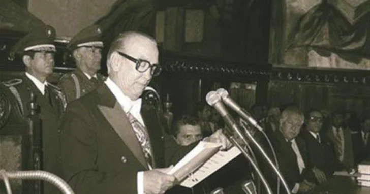 Un día como hoy, Antonio Guzmán fija en RD$100 el salario mínimo de los funcionarios públicos